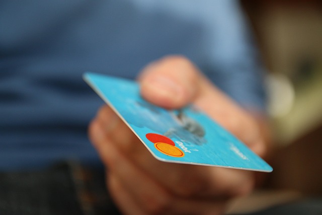 Cuáles son las comisiones al emitir tarjeta de débito en Banco Itaú